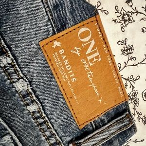 HOLLYWOOD LOW WAIST BANDIT DENIM SHORT